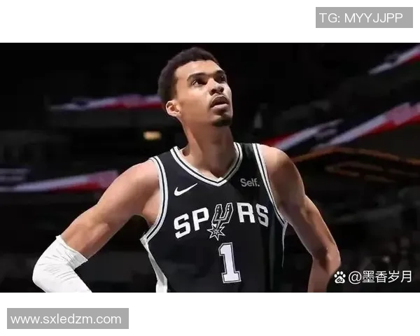 “浓眉哥”戴维斯遭遇腹部拉伤 将在一周后接受复查