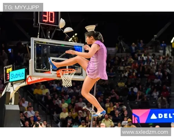 牛蓉复出首秀NBA中场秀