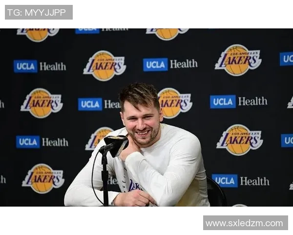 突然伤停4周！湖人紧急重启交易谈判，东契奇无奈心情爆棚